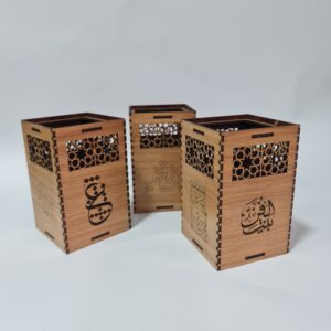 مقلمة خشبية مزخرفة